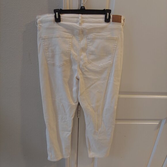American Eagle Stretch White Mom Jean distressed Size 18 - Picture 3 of 3